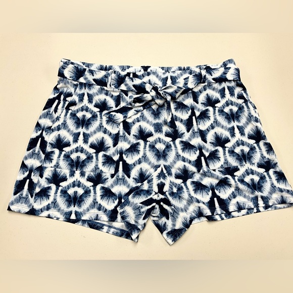 High-Rise Matte Jersey Shorts - Picture 3 of 9